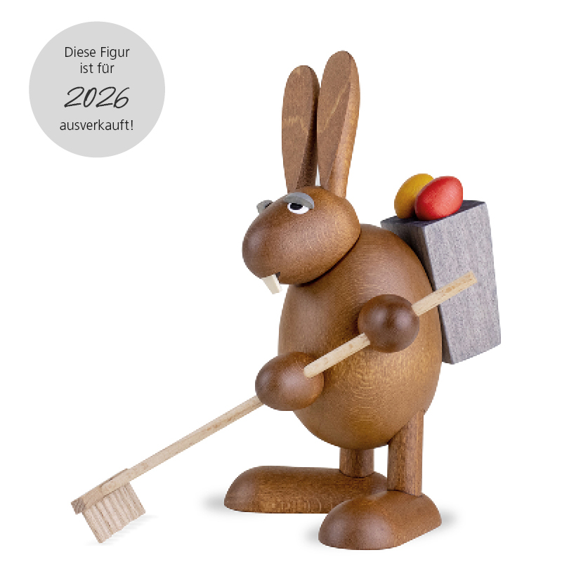 Osterhase mit Rechen und Ostergras
