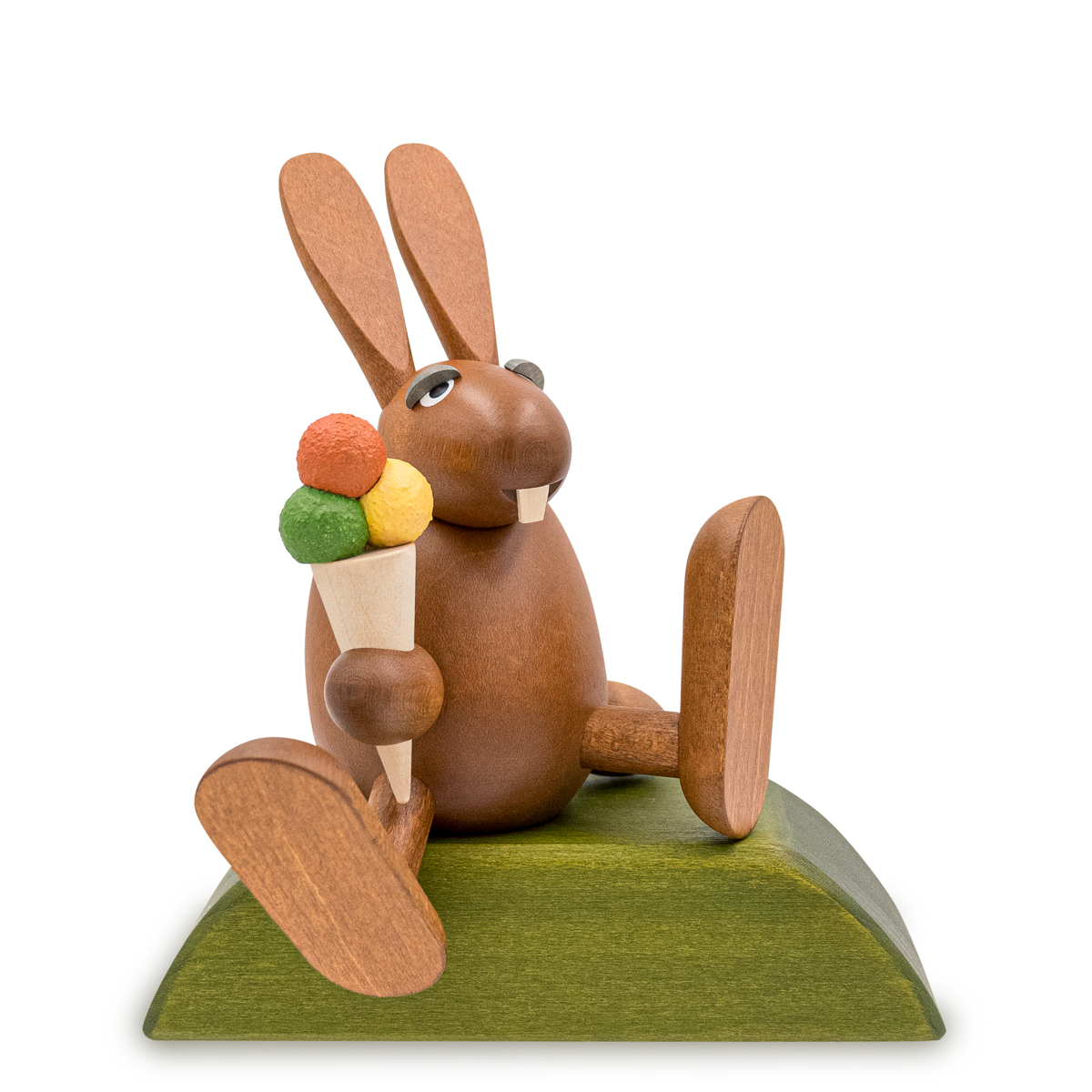 Osterhase mit Eistüte und Grashügel