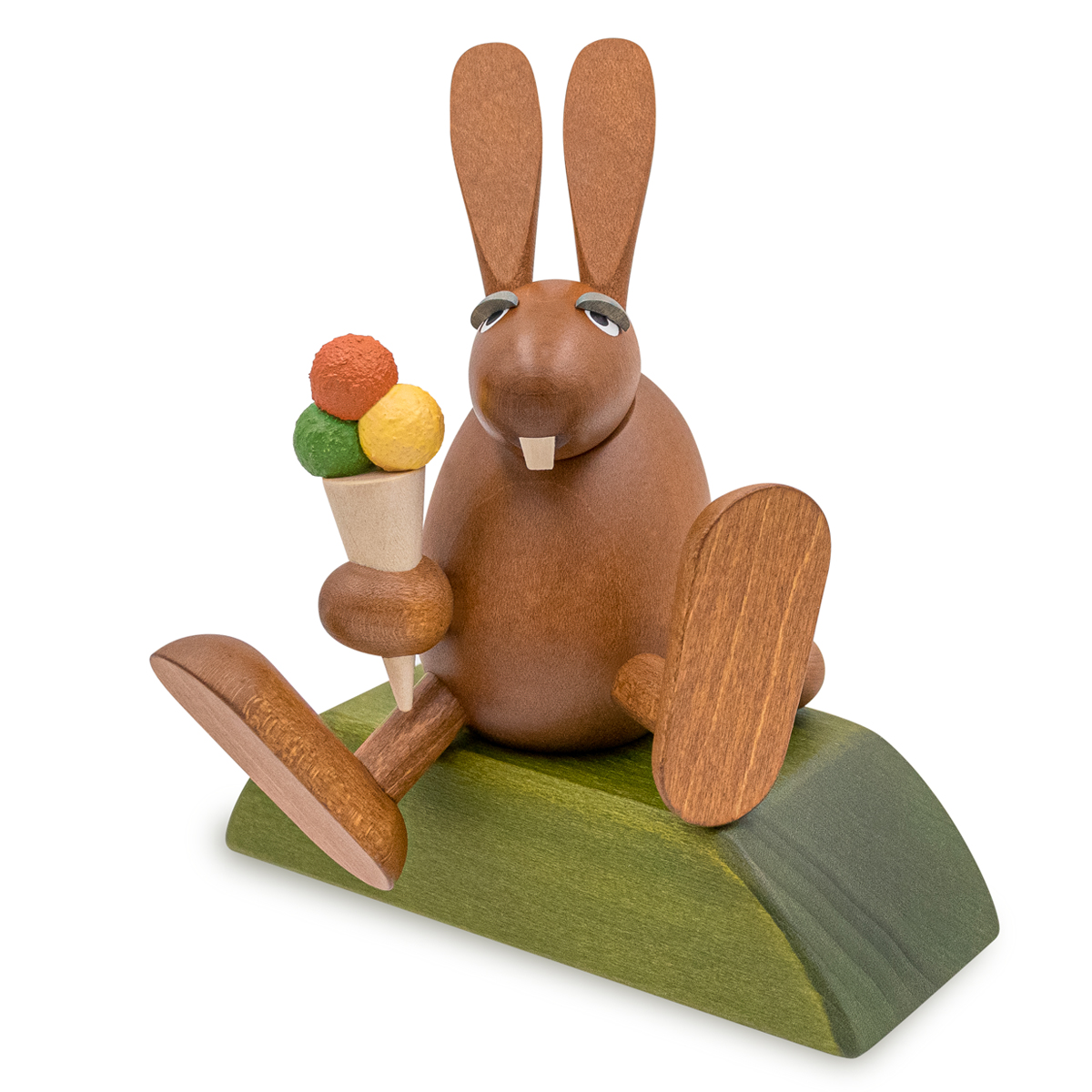 Osterhase mit Eistüte und Grashügel